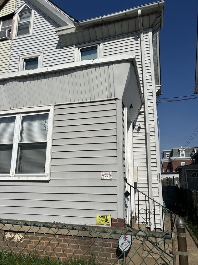 Primary Photo - 4915 Knorr St