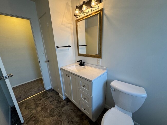 Building Photo - Now Renting in Springfield: 3 Bed and 1 Ba...