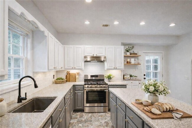 Foto del edificio - 3104 Clemson Pl