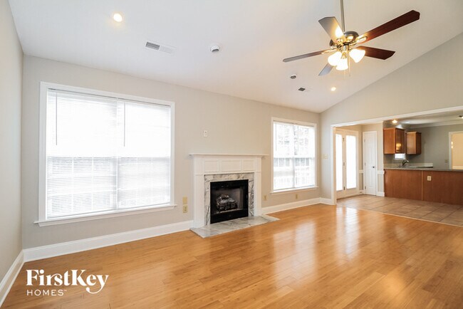 Building Photo - 365 Craver Pointe Dr