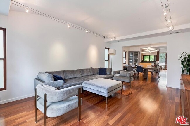 Foto del edificio - 1509 S Crest Dr