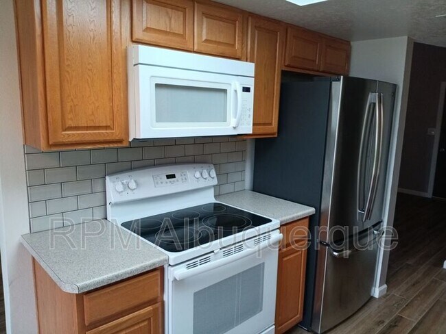 Foto del edificio - 11129 Newcomb Ave NE
