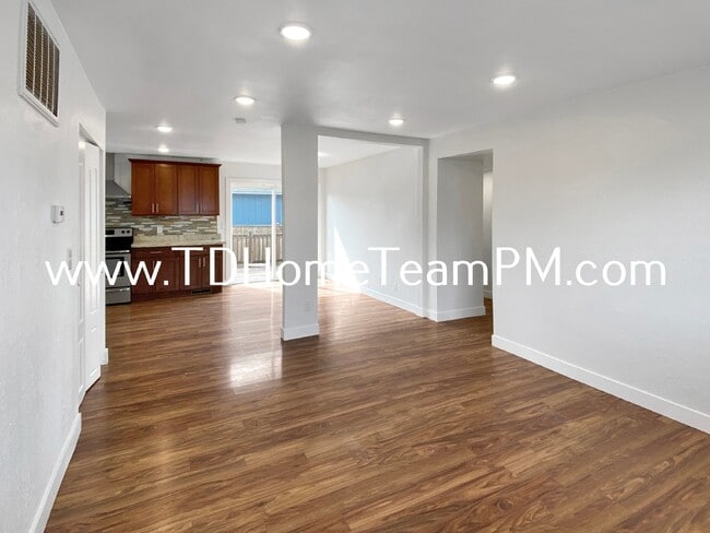 Building Photo - Charming 3-Bed Home with Granite Counterto...