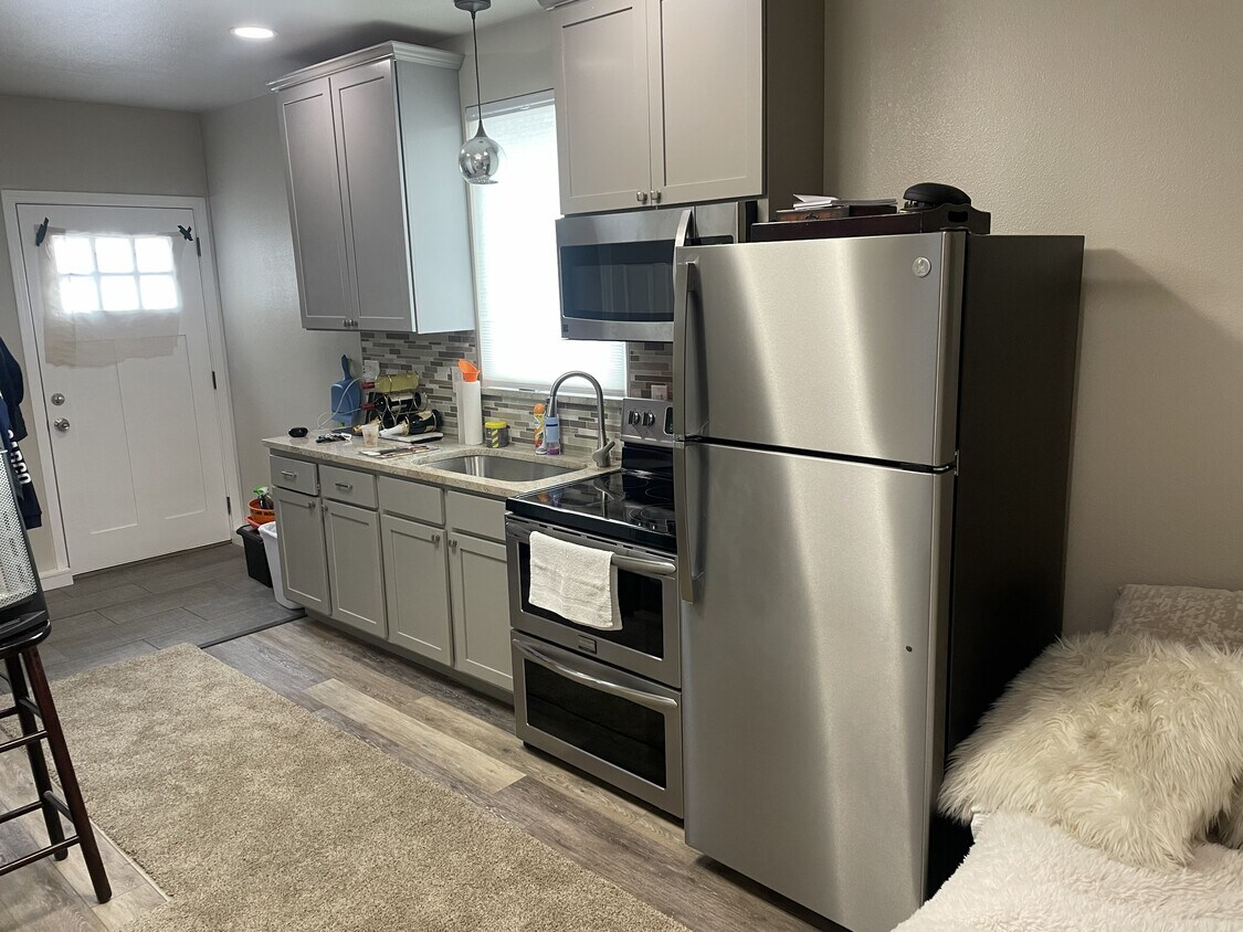 Kitchen - 3824 W Bismark Dr