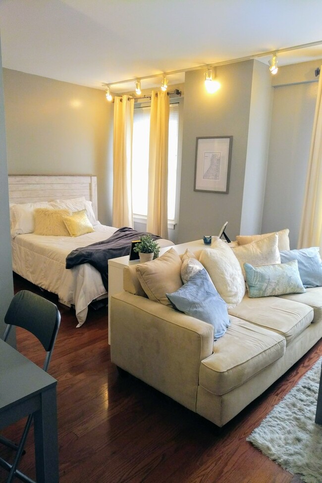 Building Photo - Spacious Studio in the Historic Claridge H...