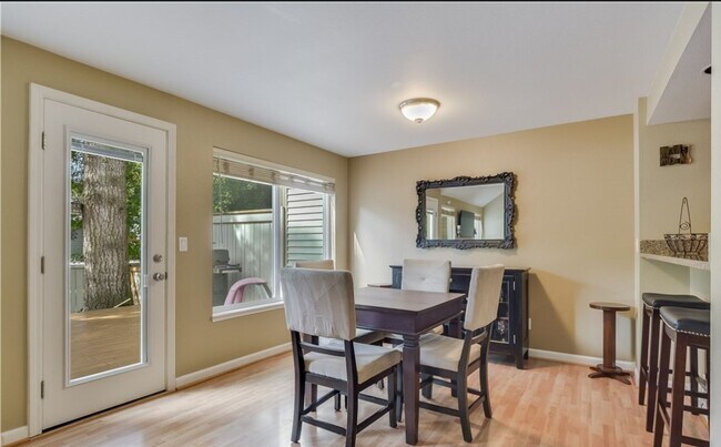 Foto del edificio - Lovely 2 bed Kirkland home