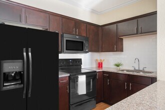 Building Photo - West Oaks