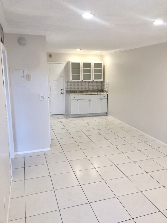 Foto del edificio - 2700 Riverside Dr