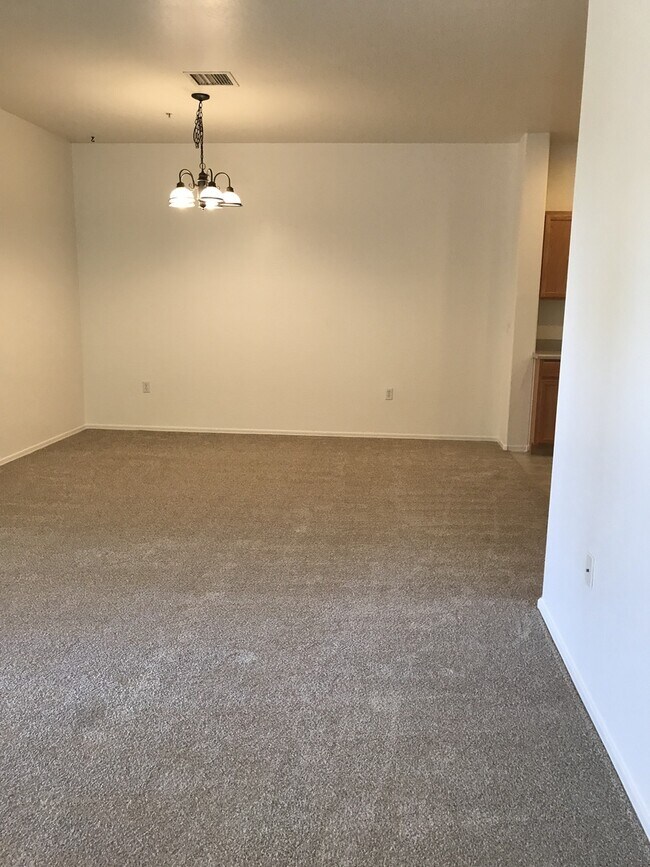 Foto del edificio - 3 bed 2 bath Home in Cottonwood Commons Contact Property Pros Go to rentprosaz.com look under Vac...