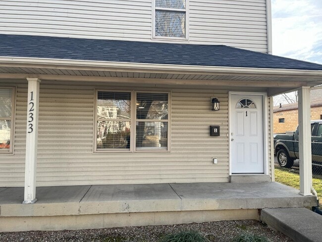 Building Photo - 1233 Vincennes St