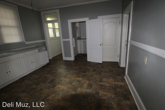 Foto del edificio - 213 Taylor Ave