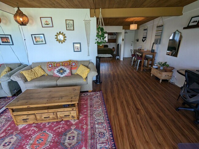 Building Photo - Maili Cove - One Bedroom