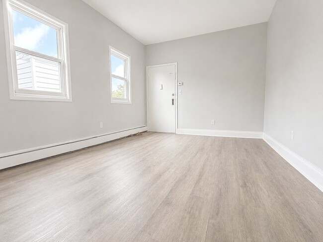 Building Photo - 687 Summer Ave