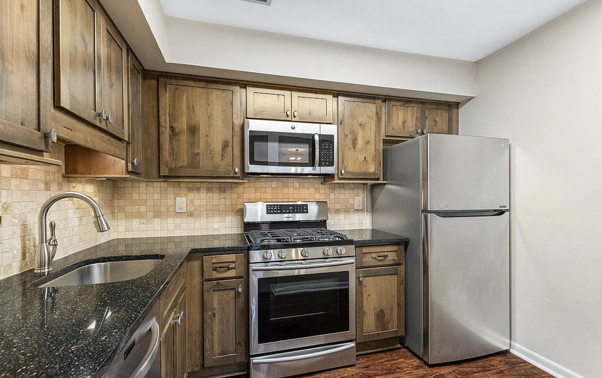 Kitchen - 106 Lassen Ct