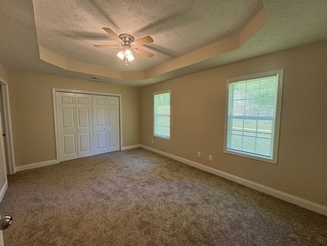 Building Photo - 125 Redwood Dr