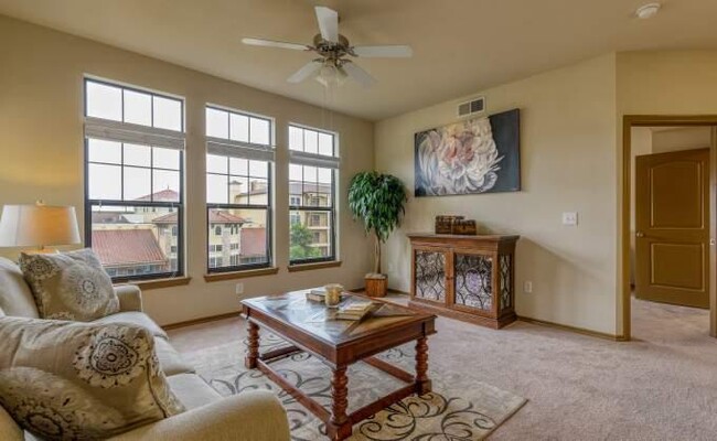 Building Photo - 2 bedroom in Dallas TX 75211