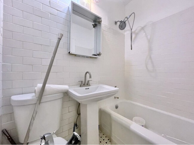 Building Photo - 163 Glenwood Ave