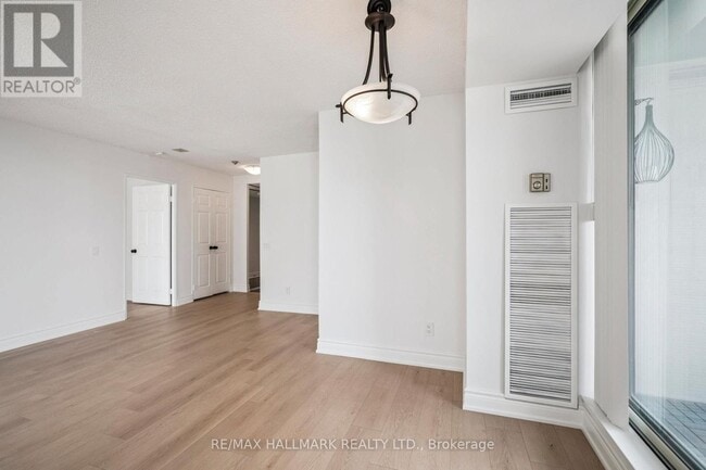 Building Photo - 7 Bishop Ave