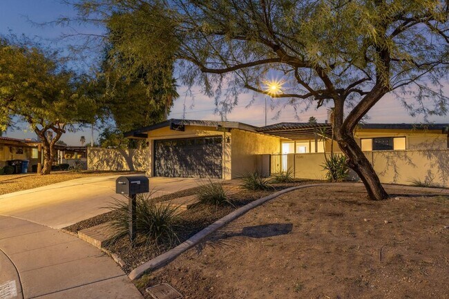 Foto del edificio - 15041 N 6th St