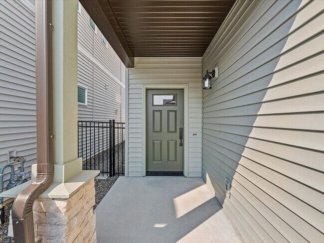 Foto del edificio - Must See!  Ready to move in! 4 bedroom, 2 bath home available in Verado with landscaping Included!