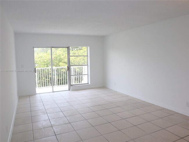 Foto del edificio - 1220 71st St