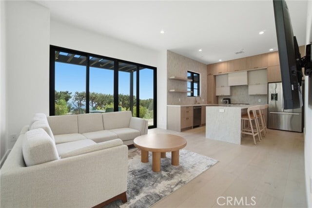 Foto del edificio - 33201 Cuthbert Rd