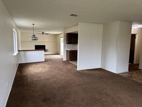 Building Photo - 1586 Hawthorne Dr