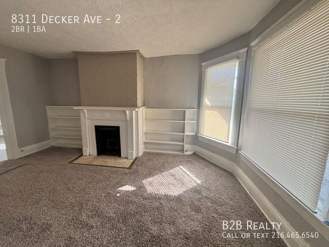 Foto del edificio - 8311 Decker Ave