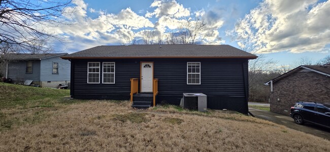 Building Photo - 2323 Ilolo St