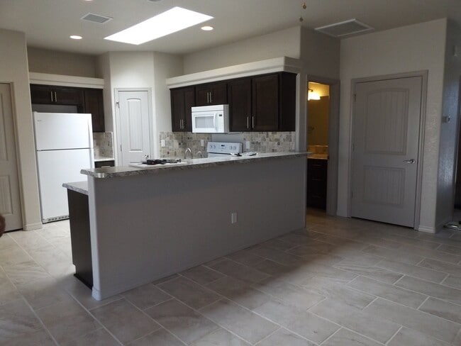 Building Photo - 1 Bedroom - 1 Bath Apartment