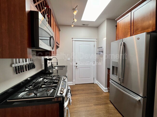 Foto del edificio - 2702 W Cortland St