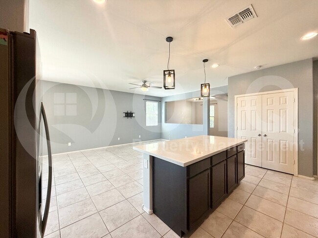 Building Photo - 17591 W Jessie Ln