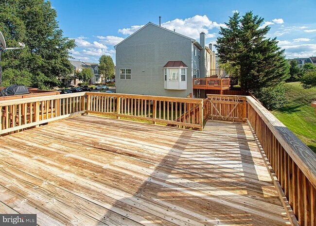 Deck - 43513 Blacksmith Sq