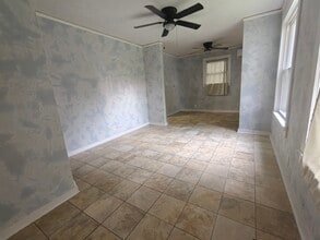 Building Photo - 3804 MacArthur Dr