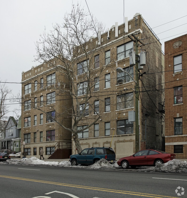 Primary Photo - Kennedy Manor