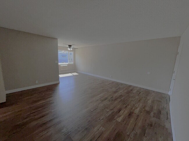 Foto del edificio - 8334 Willis Ave