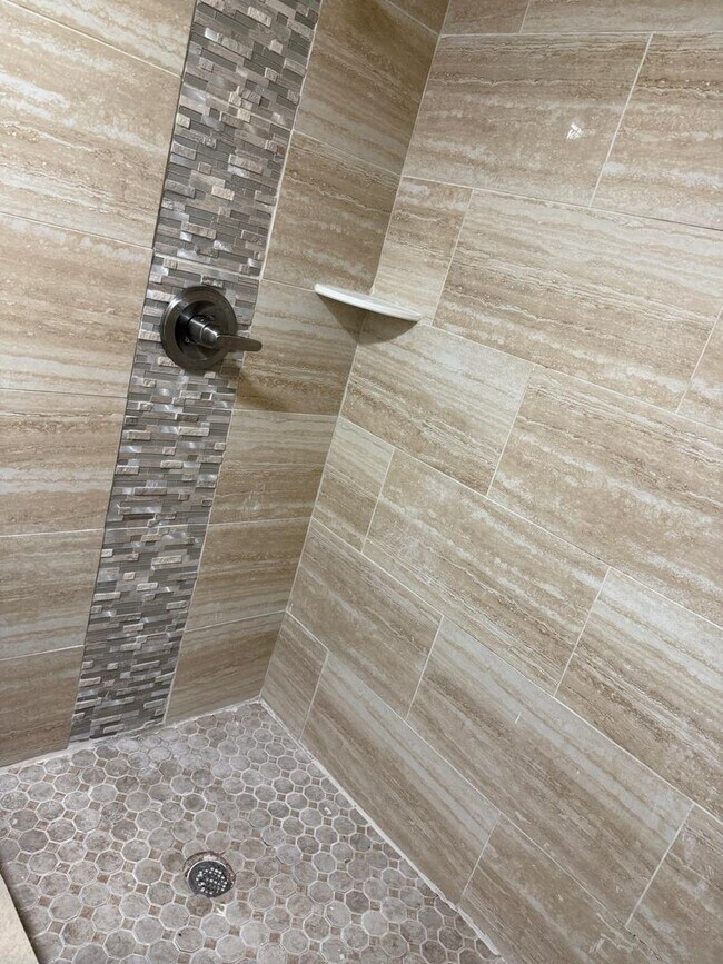 Foto del edificio - 4570 Transport Rd