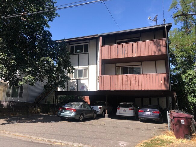 Building Photo - 525 NE Kamiaken St