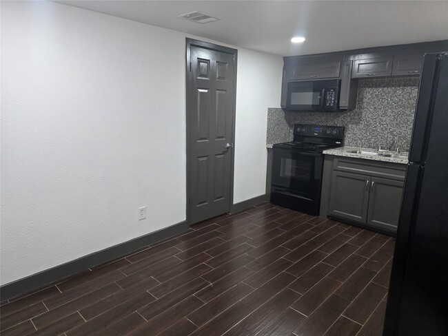 Building Photo - 1501 Asbury St