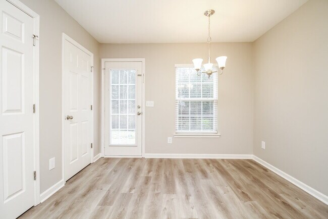 Foto del edificio - 913 Birchmill Point S