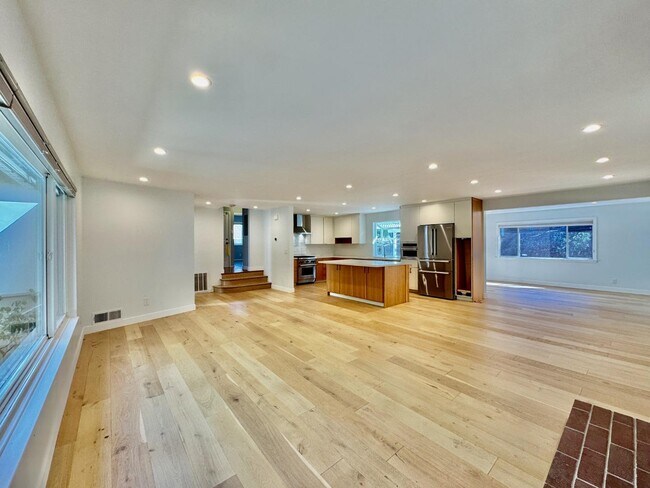 Foto del edificio - 421 Rolling Hills Ave