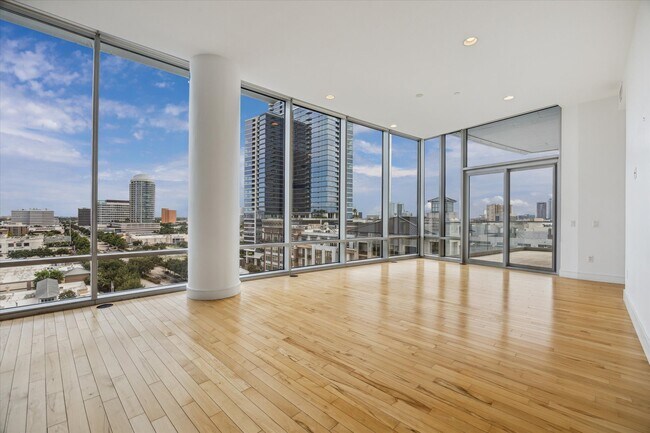 Foto del edificio - 2727 Kirby Dr