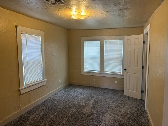 Foto del edificio - Sweet, Stylish and functional 1 bedroom cottage in Norman, all new inside and squeaky clean!  Rea...