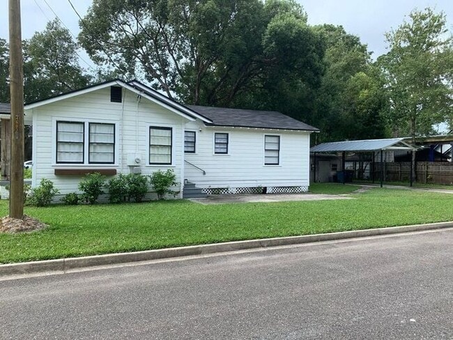 Photo - Charming 3 Bed/2 Bath Home in Murray Hill!