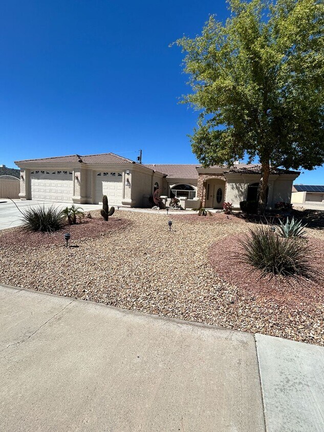 Primary Photo - Summer Furnished Pool Home!