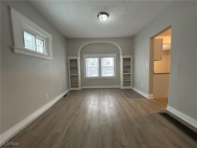 Building Photo - 10726 Garfield Ave