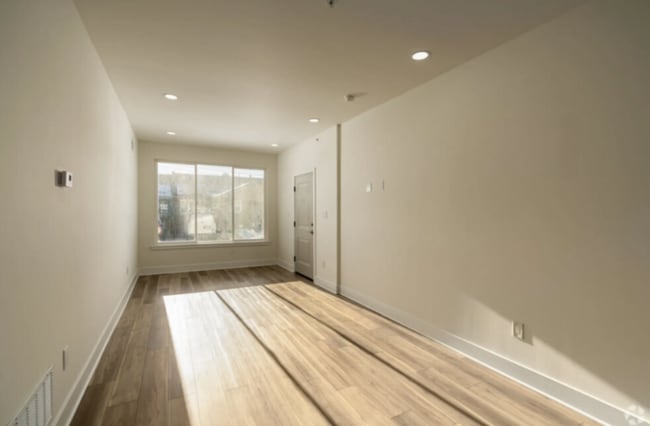 Building Photo - 2500 E Tioga St