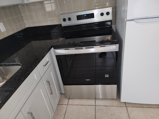 Building Photo - 5531 Mallow St
