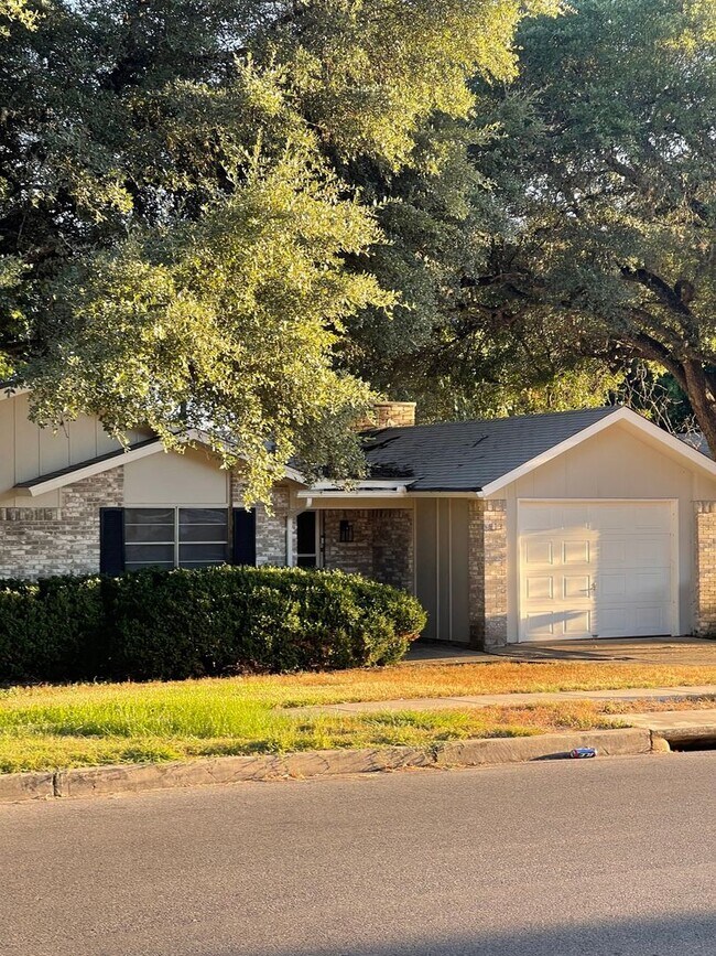 Foto del edificio - 3 Bedroom Single Family Home in San Antonio