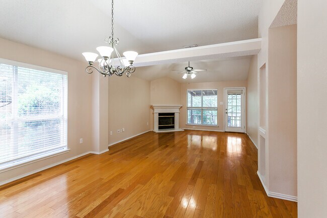 Building Photo - 366 Dalhart Dr